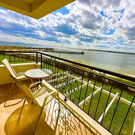 Marina Breeze - Firstline & Seaview Apartamento